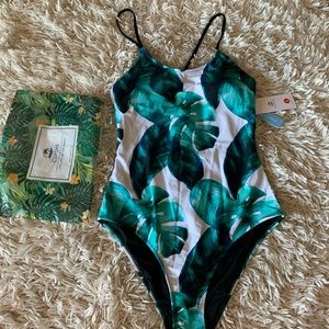 Cupshe One Piece Swim Suit Size Large—worn twice